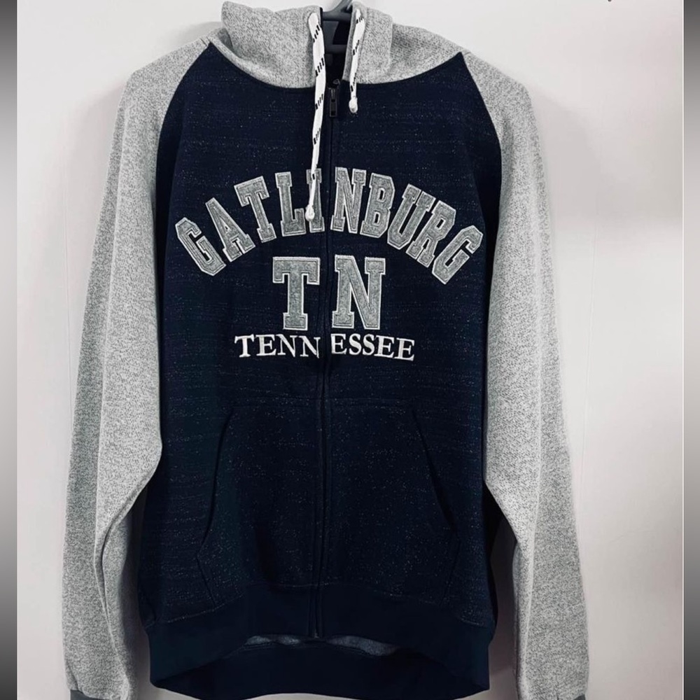 Like new!! Unisex Sanjeev Of Gatlinburg Zip Up Jacket Size XL Blue/ Gray